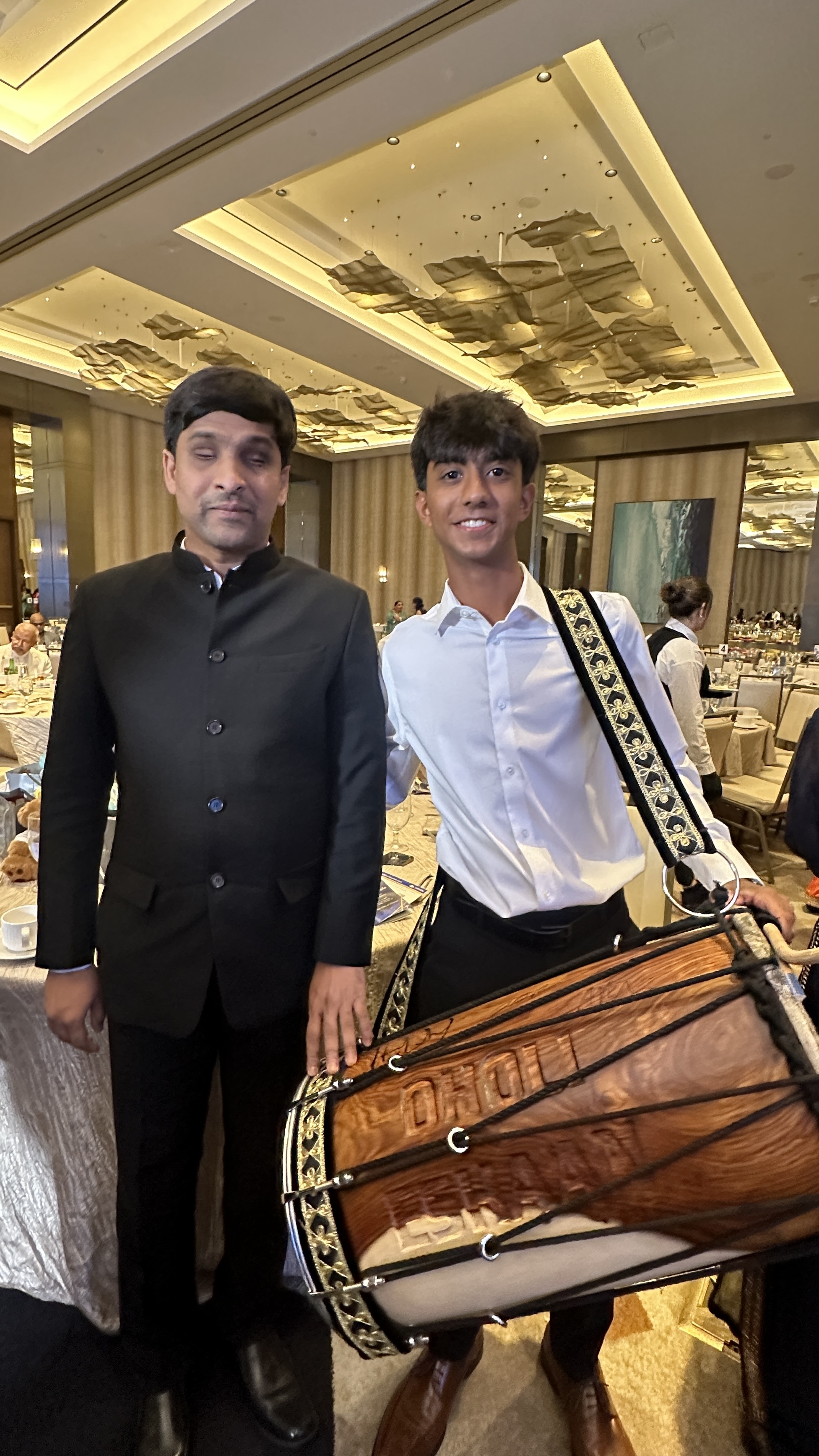 Dholi Eshaan performing